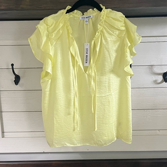 NWT STEVE MADDEN Flutter Sleeve Top Sz: L - Picture 7 of 8